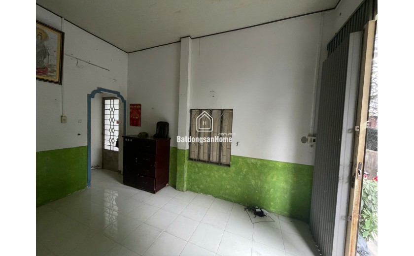 nhà 1 trệt , 1 lầu góc 2 mặt tiền gân chợ , trường , bệnh viện . cách biển 1km . diện tích 28 m2 giá 2 tỷ 100